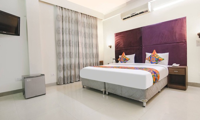 DLF Phase 3 Hotel | Fabhotel Rivlet Inn