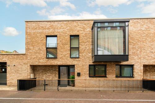 Queenstown Apartment | Fabulous 2 Bed Maisonette Battersea