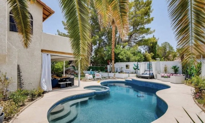 Paradise Villa | Fabulous villa 10min away from strip Heated pool