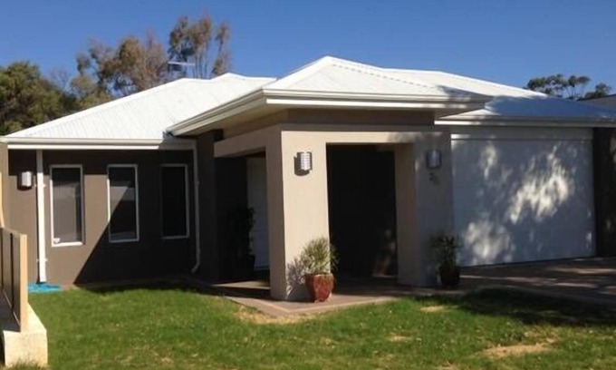 Falcon House | Falcon by the Sea with neptune