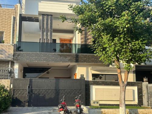 Fatehjang House | Falcon Guest House