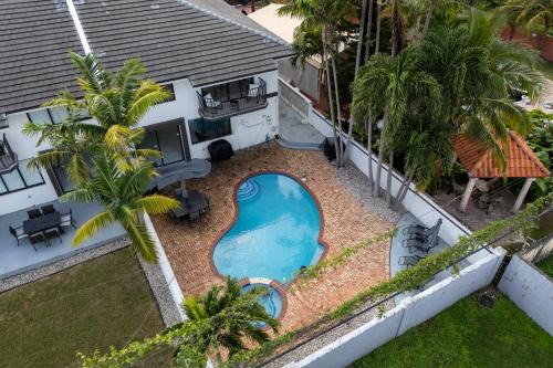 Olympia Heights House | Fall Sale! 4 BR - Private Pool, Grill, Soaking Tub, Near Coral Gables & MIA Airport