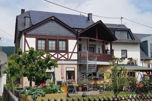 Niederemmel Apartment | familienfreundliche Ferienwohnung Weingarten in Piesport