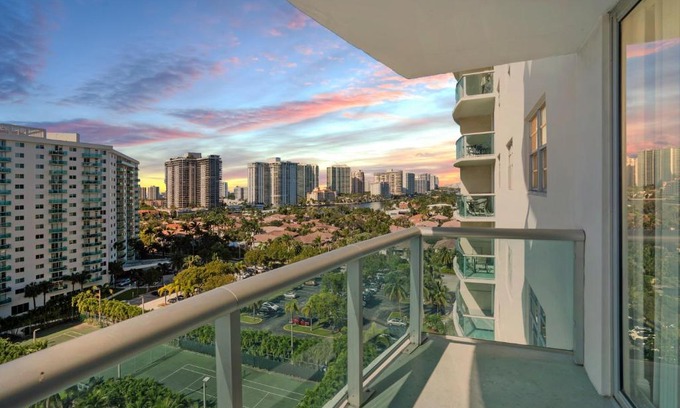 Sunny Isles Beach Apartment | ⌘Family Beach Home w Amazing Water Views - Upgraded Unit ⌘