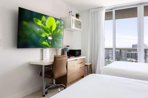 Hallandale Beach Hotel | Family Beachwalk Studio- 29th floor