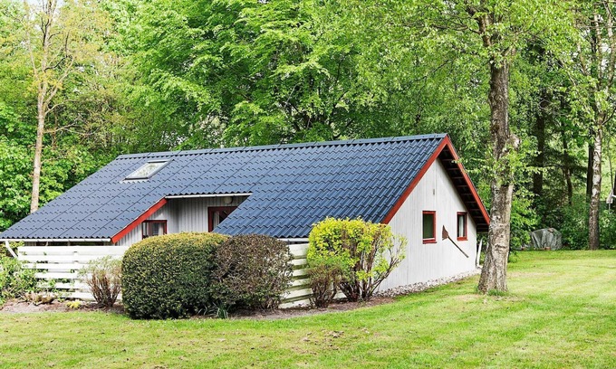 Arrild Ferieby House | Family Cottage with Terrace and Lawn