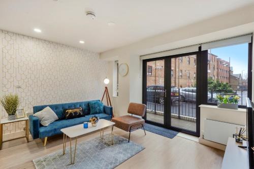 Bedford Apartment | Family Friendly 2BR in Bedford, Parking, Free WiFi, Gym and Cinema room