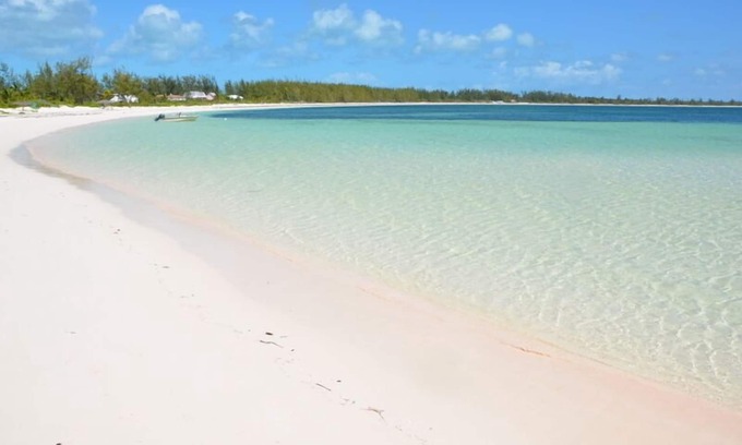 Winding Bay Villa | Family Friendly beachfront villa, pink sand beach on Winding Bay, Eleuthera