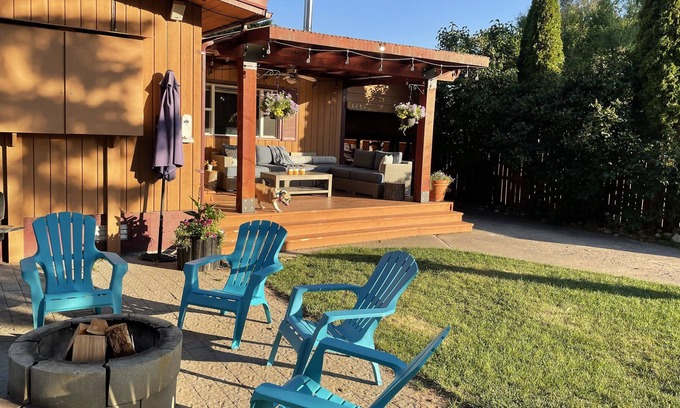 East Kootenay House | Family Friendly Cabin Steps Away from Private Community Beach