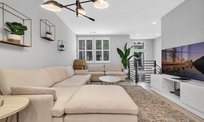 Serra Mesa Condo | Family-Friendly Condo Central SD Gym A/C Pool Spa