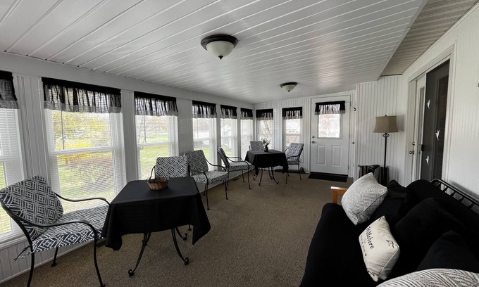 Hillsboro House | Family-Friendly Country Home near The Caverns