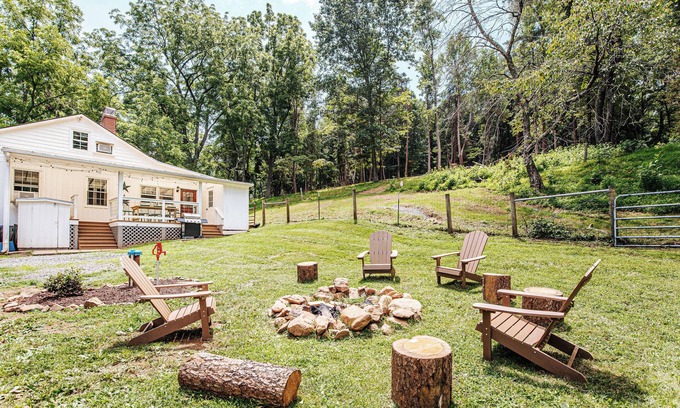 Luray House | Family Friendly Farmhouse on FENCED 16 Acres with Trails