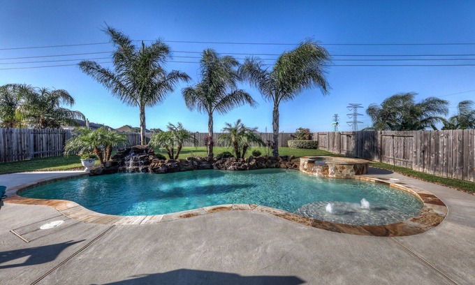 El Lago House | Family friendly gorgeous home with tuscany/western flair,pool, pool table