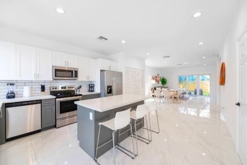 Allapattah Apartment | Family-Friendly Townhouse w Private Parking Included