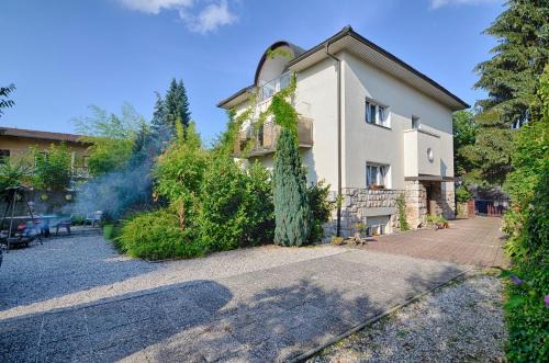 Siska District House | Family Guesthouse GreenSLO