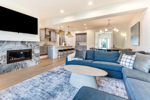 Erie House | Family Haven 1 Mi to Dtwn Erie Bring Your Pets!