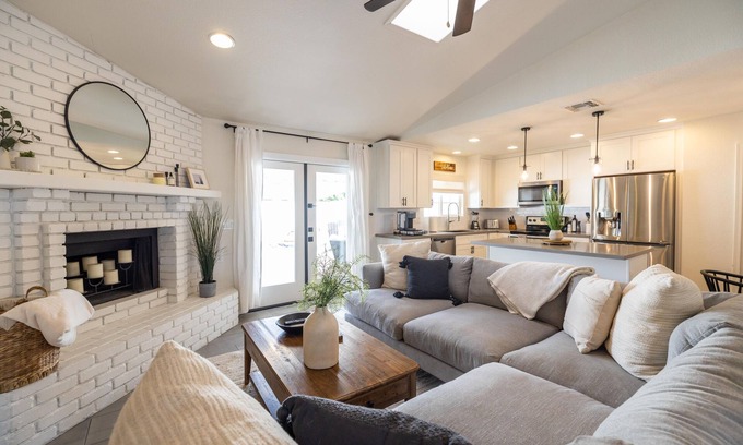 Gilbert House | Family Hideaway w/Heated Pool & Ping Pong