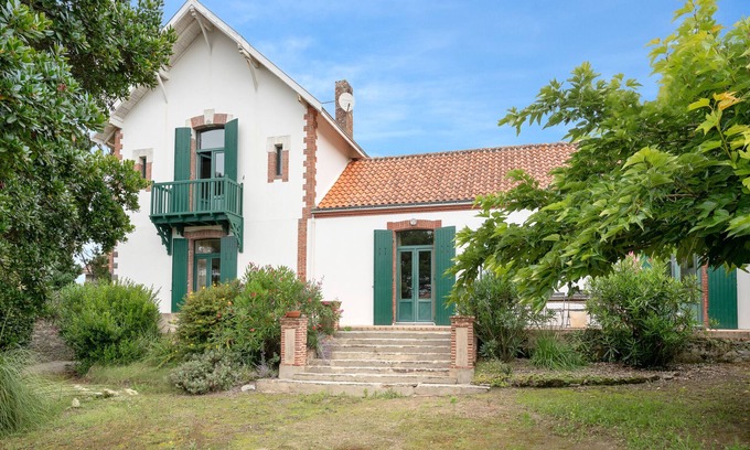 Prefailles Ski Chalet | Family house for 13, at 200m from the sea