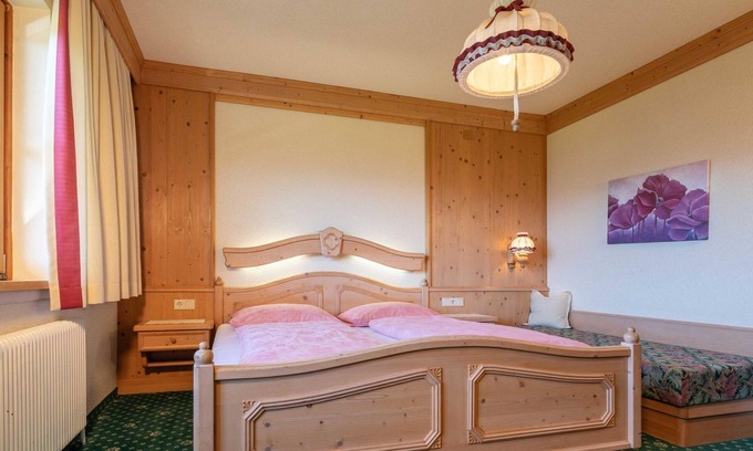 Schildlehen Other | Family room with bath, toilet - Pension Stoffenbauer