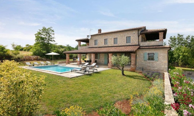 Sveti Lovrec Villa | Family villa Calluna with pool and grill in Porec