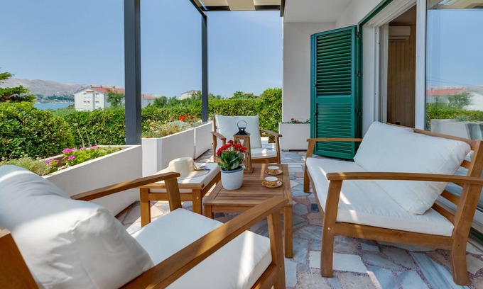 Pag Villa | Family Villa 2 min from the beach - free parking