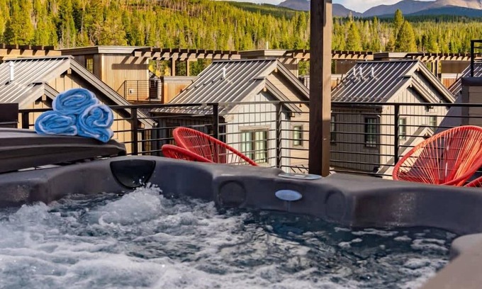 Winter Park Ski Chalet | Fancy Fox | Near Resort Mountain View Hot Tub