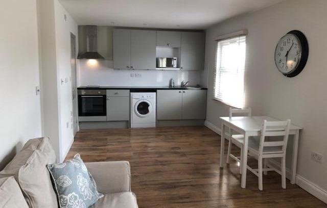 Heston Central Apartment | Fantastic large 1 bed Loft Flat close to Heathrow - 77VFR5