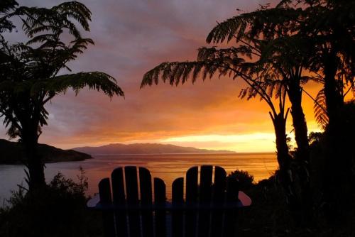 Tryphena House | Fantasy Island - private seaview cabins