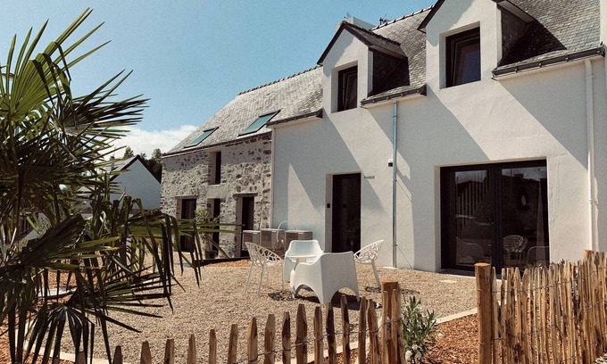 Penestin House | Farmhouse renovated into charming 2-person apartment, close to beaches.