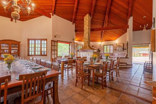 Pedra Bela House | Fazenda com 3 espaços independentes - 10 suítes com PISCINA, 4 suítes com JACUZZI ou Chalé romântico com JACUZZI - Wi-Fi 400MB Lagos e Cavalos