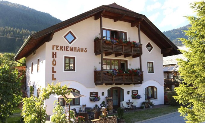 Russbach am Pass Gschuett Apartment | Ferienhaus Höll