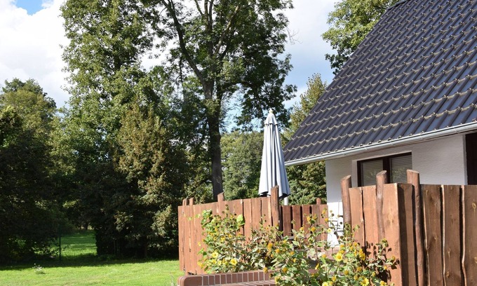 Burg-Dorf Apartment | Ferienhaus Hinterm Bismarckturm - Ferienhaus, Schlafraum, Wohnraum/küchenzeile, Du/wc/bad