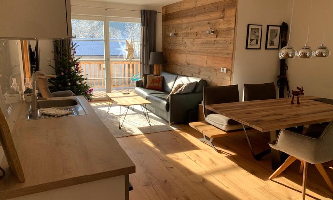 Unterschonau Apartment | Ferienwohnung Geisberg - Moderne Wohnung mit alpinem Flair in Traumlage