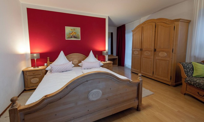 Rimsting Apartment | Ferienwohnung 32qm mit Blick auf den Chiemsee und die Berge