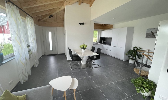 Moos Apartment | Ferienwohnung, 75 qm, 2 Schlafzimmer, Terrasse mit Garten, Max. 6 Personen