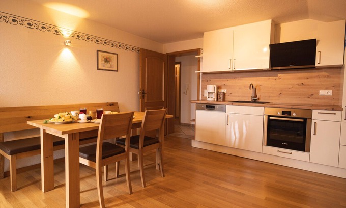Rimsting Apartment | Ferienwohnung Blumenwiese 50 qm, mit Seeblick