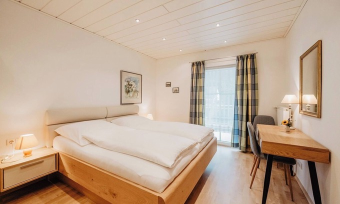 Prunn Apartment | Ferienwohnung mit Großem Balkon und Grillmöglichkeit