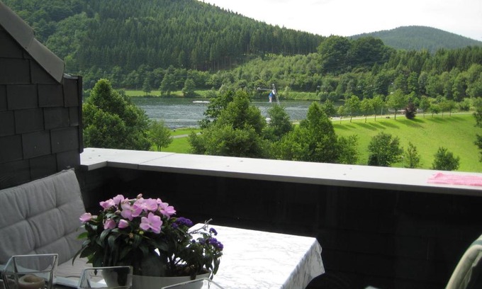 Niedersfeld Apartment | Ferienwohnung Hilleseeblick