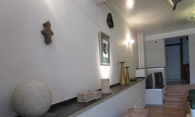 Ostliche Altstadt Apartment | Ferienwohnung im "mauerblümchen"