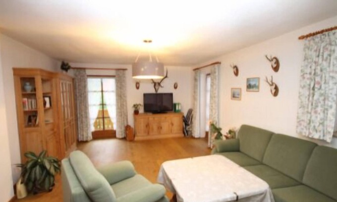 Aufham Apartment | Ferienwohnung Nr. 4, 100 qm, 3 Schlafräume, Wohnzimmer, Küche, Dusche/WC, Balkon, Sat-TV, max. 5 Personen