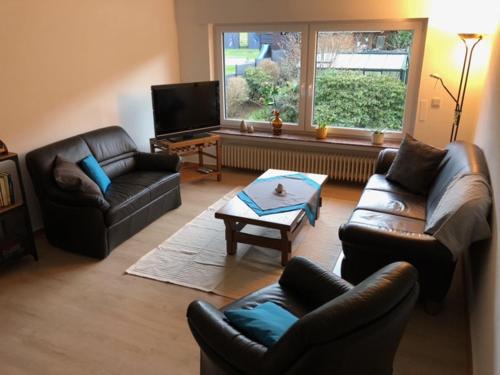 Velmede Apartment | Ferienwohnung Päusken mit Rosengarten im Hochsauerland