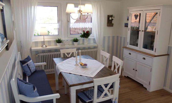 Neugarmssiel Apartment | Ferienwohnung Seestern - Alte Schmiede Neugarmssiel