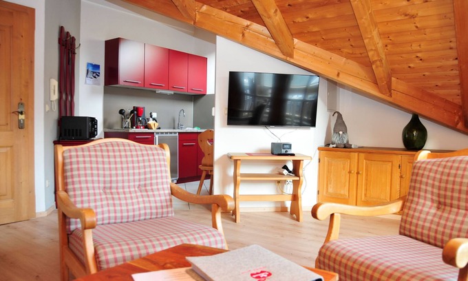Bad Feilnbach Apartment | Ferienwohnung Wendelstein, 2 bis 4 Personen, 1 separates Schlafzimmer, 2. OG, Südbalkon