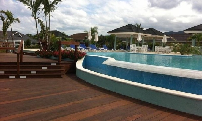 St. Ann's Bay Apartment | Fern Court Apartment With Oceanic View III