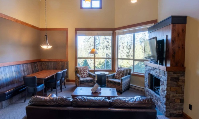 East Kootenay Condo | Fernie - Timberline Lodges Juniper #642