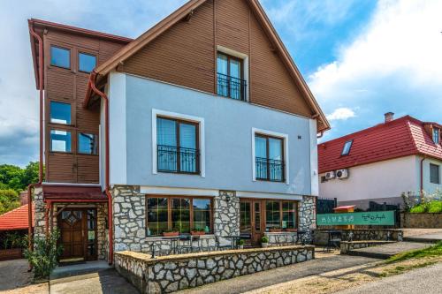 Csesznek House | Ferrata Vendégház