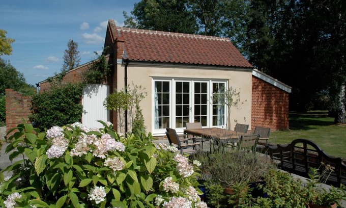 East Harling Bed & Breakfast | Field Cottage Bed and Continental Breakfast