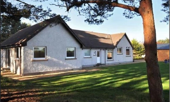 Findhorn House | Findhorn Holiday House is a spacious modern bungalow, large garden. New listing.