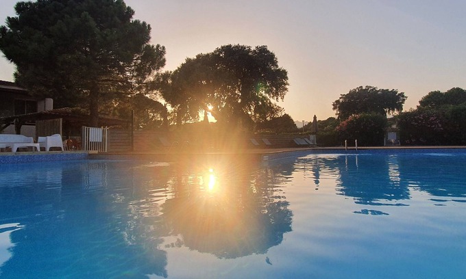 Lecci Apartment | Fiori Di Cala Rossa T3 apartment in a hotel residence in southern Corsica