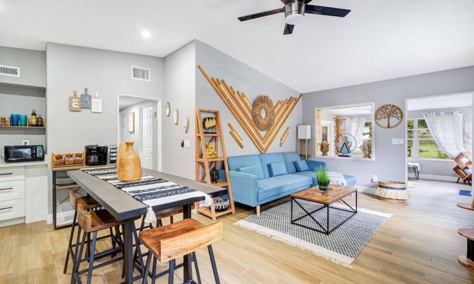 Conway Apartment | Fireplace + Lake View + 10min to dwtn + near parks